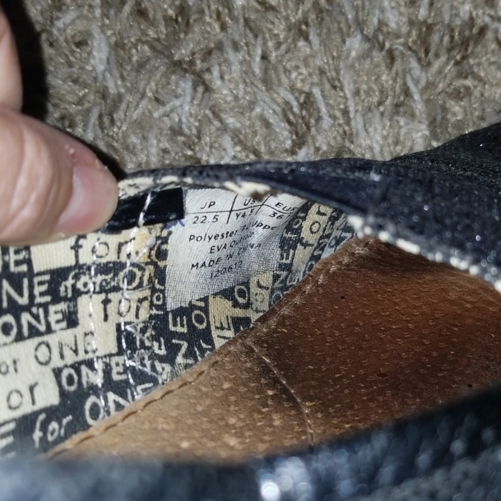 Toms - Picture 2 of 2